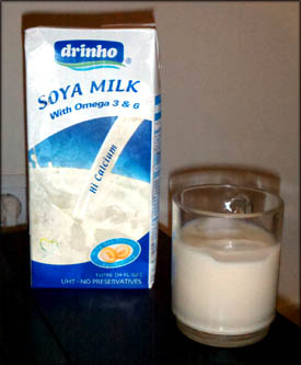 Use soy as a healthy low cholesterol foods alternative: Picture of glass soy milk.