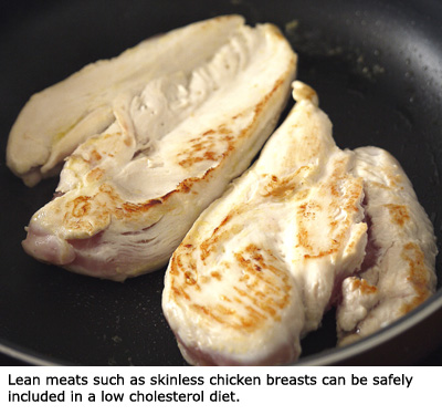 Lean meats like skinless chicken breasts are safe to eat on a cholesterol lowering diet.