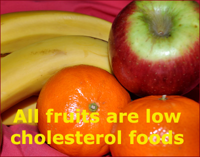 Fruits are low in cholesterol: picture of apple, oranges and bananas.